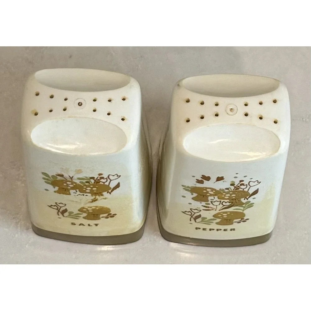 Vintage Salt and Pepper Shakers Mushrooms‎ And Flowers White Brown Set
